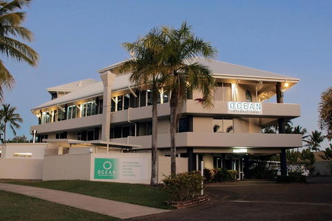 Ocean International Hotel - Holiday Cairns 0