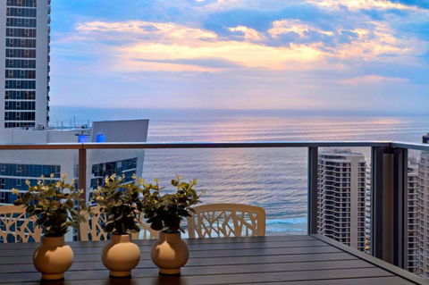 OCEAN VIEW APARTMENTS - Circle On Cavill - Self Contained & Privately Managed - Holiday Cairns 0