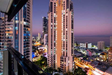OCEAN VIEW APARTMENTS - Circle On Cavill - Self Contained & Privately Managed - Holiday Cairns 1