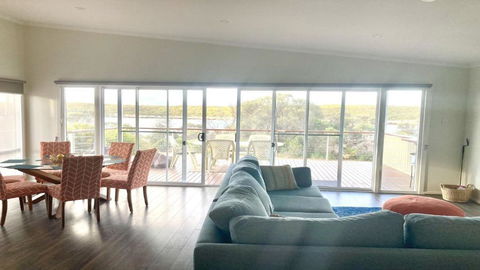 Off The Net - New Listing - Esplanade Property With Views Of The Channel - Holiday Cairns 2