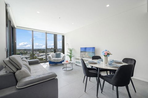 Olympic Park Stylish Apt With Gym Pool Good View - Holiday Cairns 0