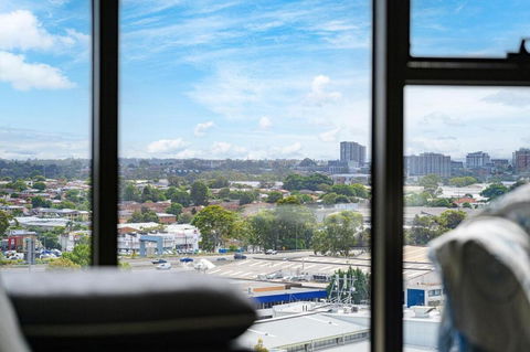 Olympic Park Stylish Apt With Gym Pool Good View - Holiday Cairns 1