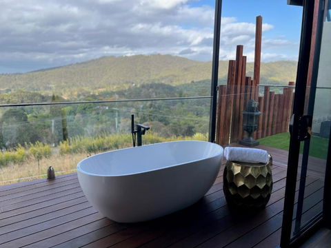 On Eagle Wings Mountain Retreat & Spa - Holiday Cairns 0
