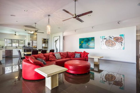 On The Very Top Of Cairns - Luxurious Entertainer - Holiday Cairns 0