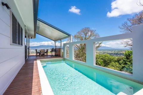 On The Very Top Of Cairns - Luxurious Entertainer - Holiday Cairns 1