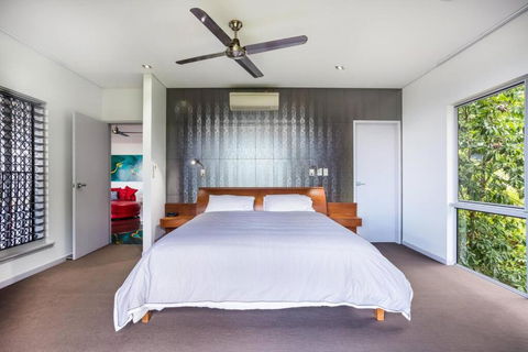 On The Very Top Of Cairns - Luxurious Entertainer - Holiday Cairns 2