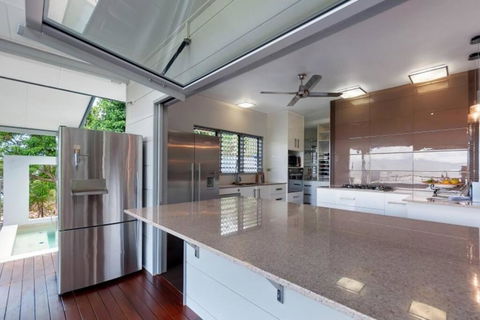 On The Very Top Of Cairns - Luxurious Entertainer - Holiday Cairns 3