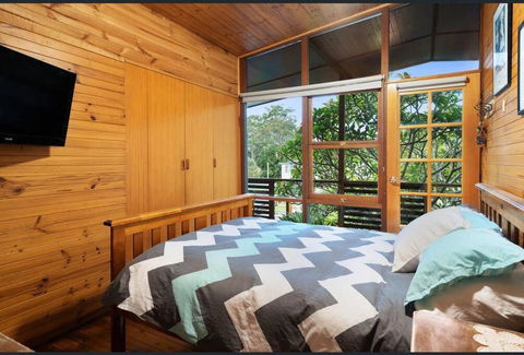 ONE OF A KIND Vacation Rental- Berkeley Vale - Holiday Cairns 3
