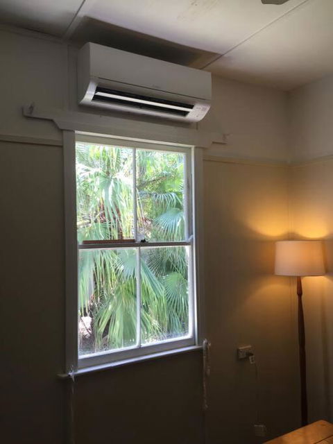 Original Surf Cottage In Heart Of Pottsville Beach - Holiday Cairns 3