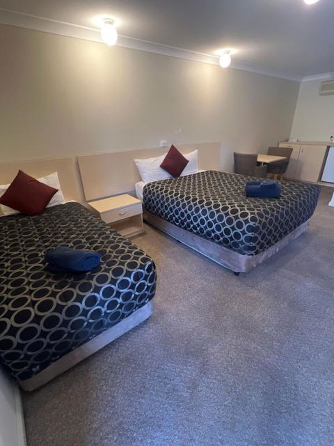 OVERLANDER MOTOR LODGE - Holiday Cairns 2