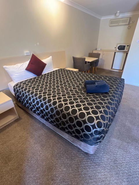 OVERLANDER MOTOR LODGE - Holiday Cairns 1