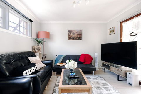 One-Bedroom Suite-Close To Beach And CBD - Holiday Cairns 1