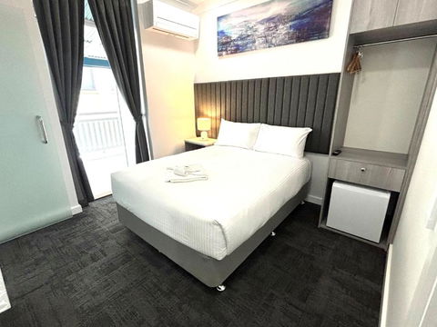 Palace Hotel Proserpine - Holiday Cairns 3