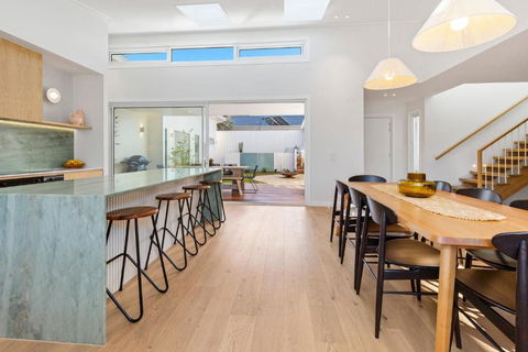 Palm Springs Hideaway - Holiday Cairns 1