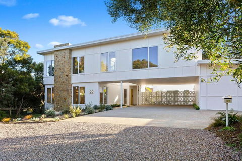 Palm Springs Hideaway - Holiday Cairns 3