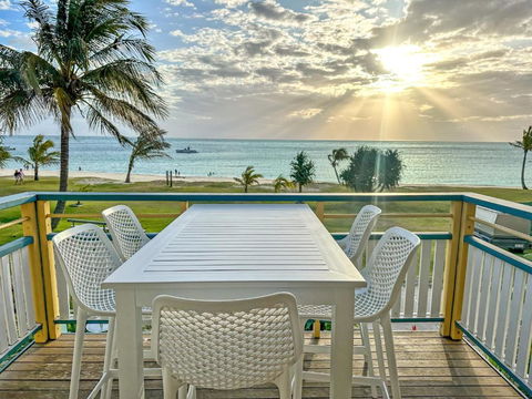 Paradise Palms Tangalooma - Holiday Cairns 0