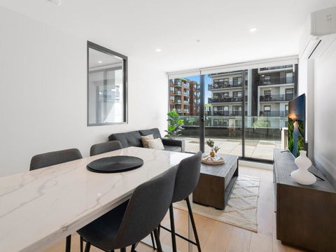 Peaceful 1-Bed Unit With A Spacious Balcony - Holiday Cairns 3