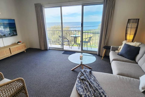 Penthouse Apartment Ocean Views - Holiday Cairns 1