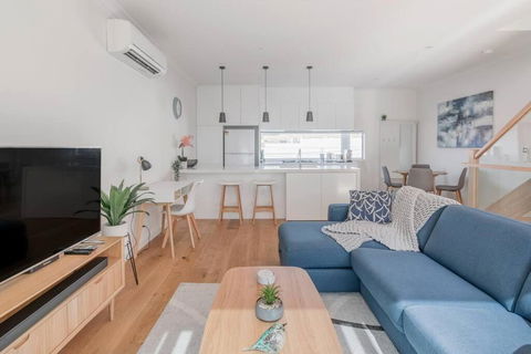 Perfect Port Melbourne Townhouse - Holiday Cairns 3