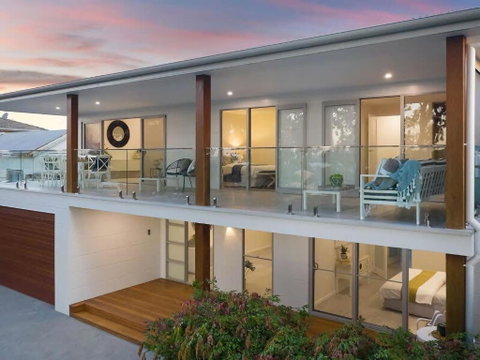 Perfect Beachhouse Lakes Surf At Your Feet - Holiday Cairns 2