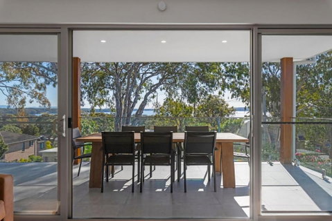 Perfect Beachhouse Lakes Surf At Your Feet - Holiday Cairns 0