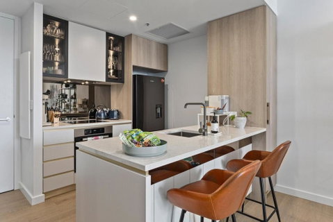 Perfect Location With 5 Star Amenities - Holiday Cairns 3