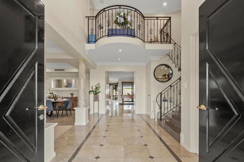 Perth 2-Story, Views, BBQ & More - Holiday Cairns 1