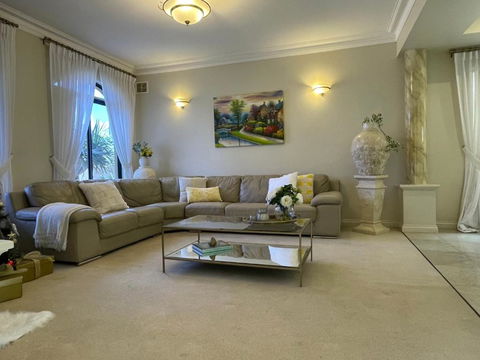 Perth 2-Story, Views, BBQ & More - Holiday Cairns 2