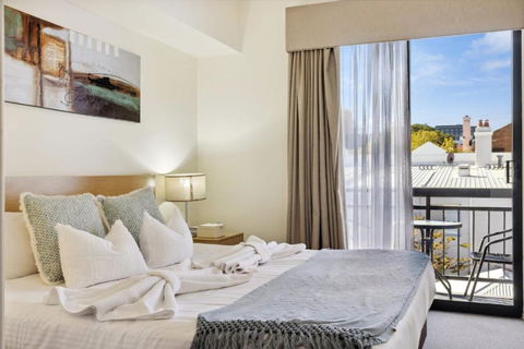 Perth City Corporate 1BRD - Holiday Cairns 2