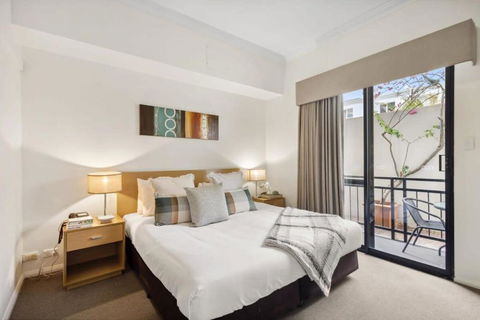 Perth Premium 1 Bedroom - Holiday Cairns 0