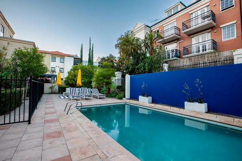 Perth Premium 1 Bedroom - Holiday Cairns 3