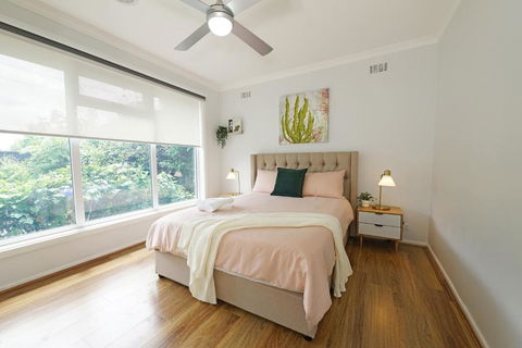 Pet-friendly Bayside 4BR Rental House Near Mentone - Holiday Cairns 0