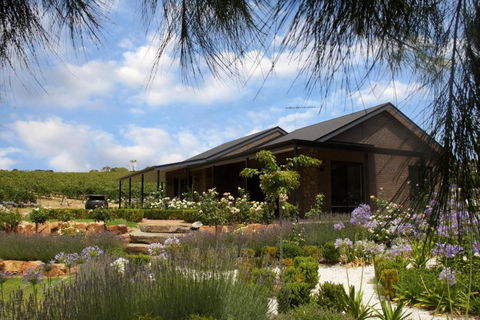 Petit Verdot Cottage - A Vineyard Retreat In Barossa Valley - Holiday Cairns 1