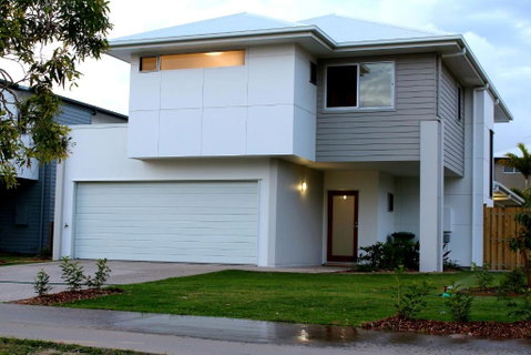 Petrie Beach Holiday Home - Holiday Cairns 0