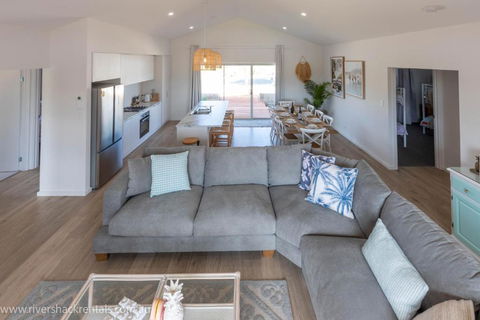 Pina Colada Shack-40 Marina Way - Holiday Cairns 2