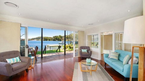 Pine Tree Cottage - Waterfront - Holiday Cairns 2