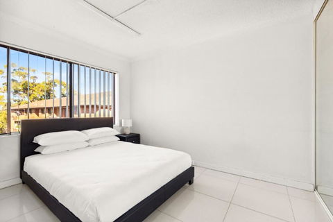 Polished 2-Bed Unit In The Heart Of Parramatta - Holiday Cairns 3