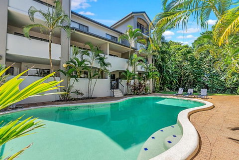 Poolside On Martyn - Relax By The Resort Pool - Holiday Cairns 0