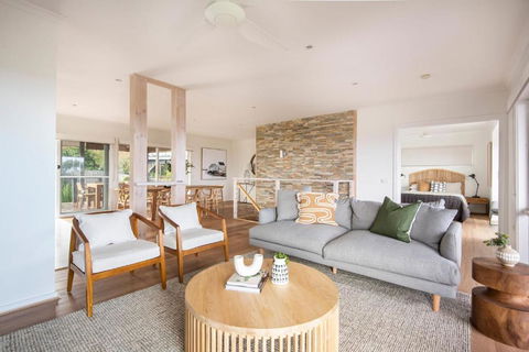 Perfect Peninsula Base With Heated Pool And Spa - Holiday Cairns 1