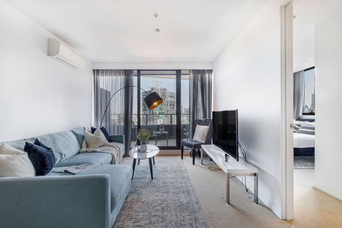 Premium Albert Park Grand Prix Apartment By Ready Set Host - Holiday Cairns 0