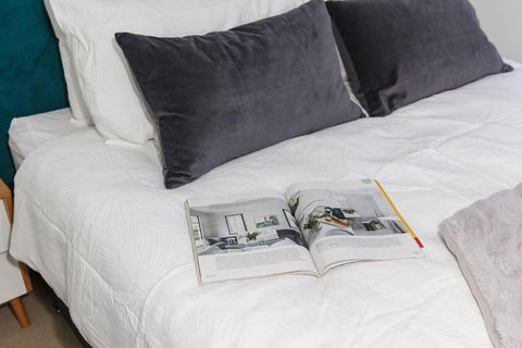 Premium Albert Park Grand Prix Apartment By Ready Set Host - Holiday Cairns 1