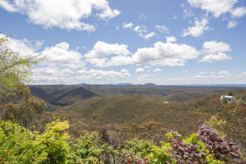 Pristine Mountain Retreat With Expansive Views - Holiday Cairns 1