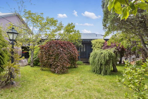 Pristine Mountain Retreat With Expansive Views - Holiday Cairns 3