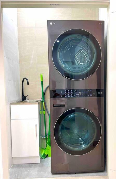 Private, Modern & Luxurious Granny Flat - Holiday Cairns 2