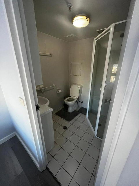 Private Room With Ensuite In The CBD - Holiday Cairns 3