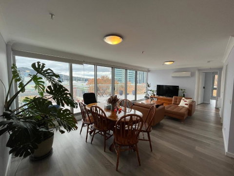 Private Room With Ensuite In The CBD - Holiday Cairns 0