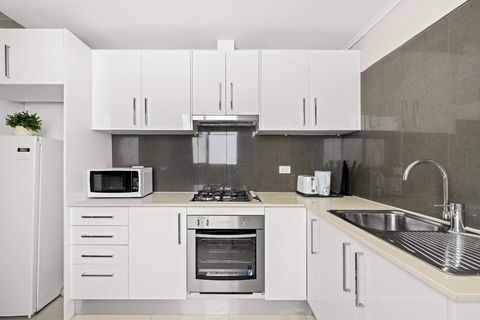 Private Single Room - Conveniently Located At Glebe - Shared Bathroom - Holiday Cairns 3