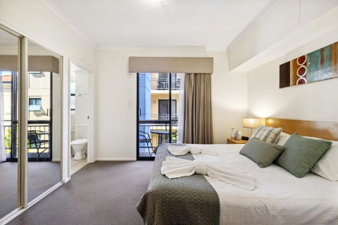 Prized Perth Retreat 1BDR - Holiday Cairns 2