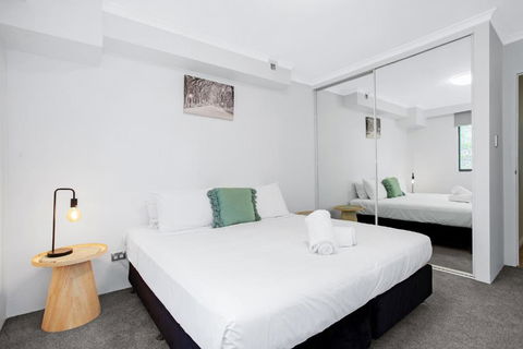 Pyrmont 2 Bed Apartment - Prime Location W Parking - Holiday Cairns 3