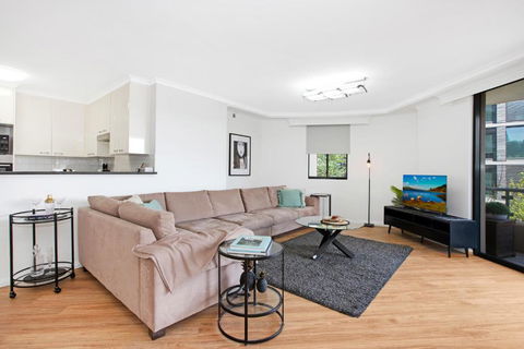 Pyrmont 2 Bed Apartment - Prime Location W Parking - Holiday Cairns 0
